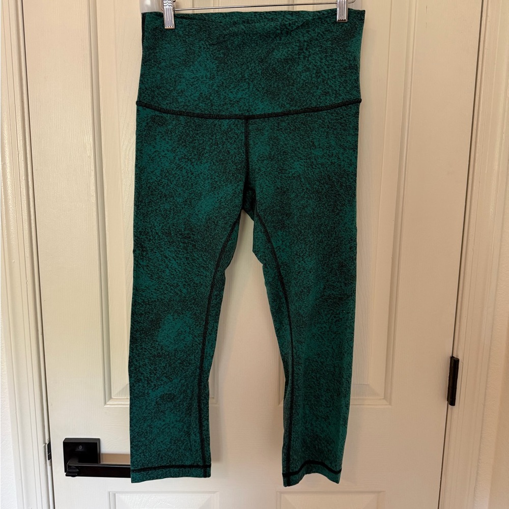 LULULEMON MID CALF LEGGINGS - SIZE 10